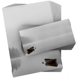 Motivpapier Boot am See DIN A4 – Boot, stilles Wasser und Nebel schaffen eine reduzierte Landschaft mit viel Ruhe und Atmosphäre