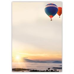 Motivpapier Wolkenreise im Ballon DIN A4 – Heißluftballons über ruhiger Landschaft vermitteln Freiheit, Weite und einen besonderen Anlasscharakter