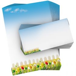 Motivpapier Ostereier am Zaun DIN A4 – Bunte Ostereier am hellen Gartenzaun sorgen für eine fröhliche, familienfreundliche Osterstimmung